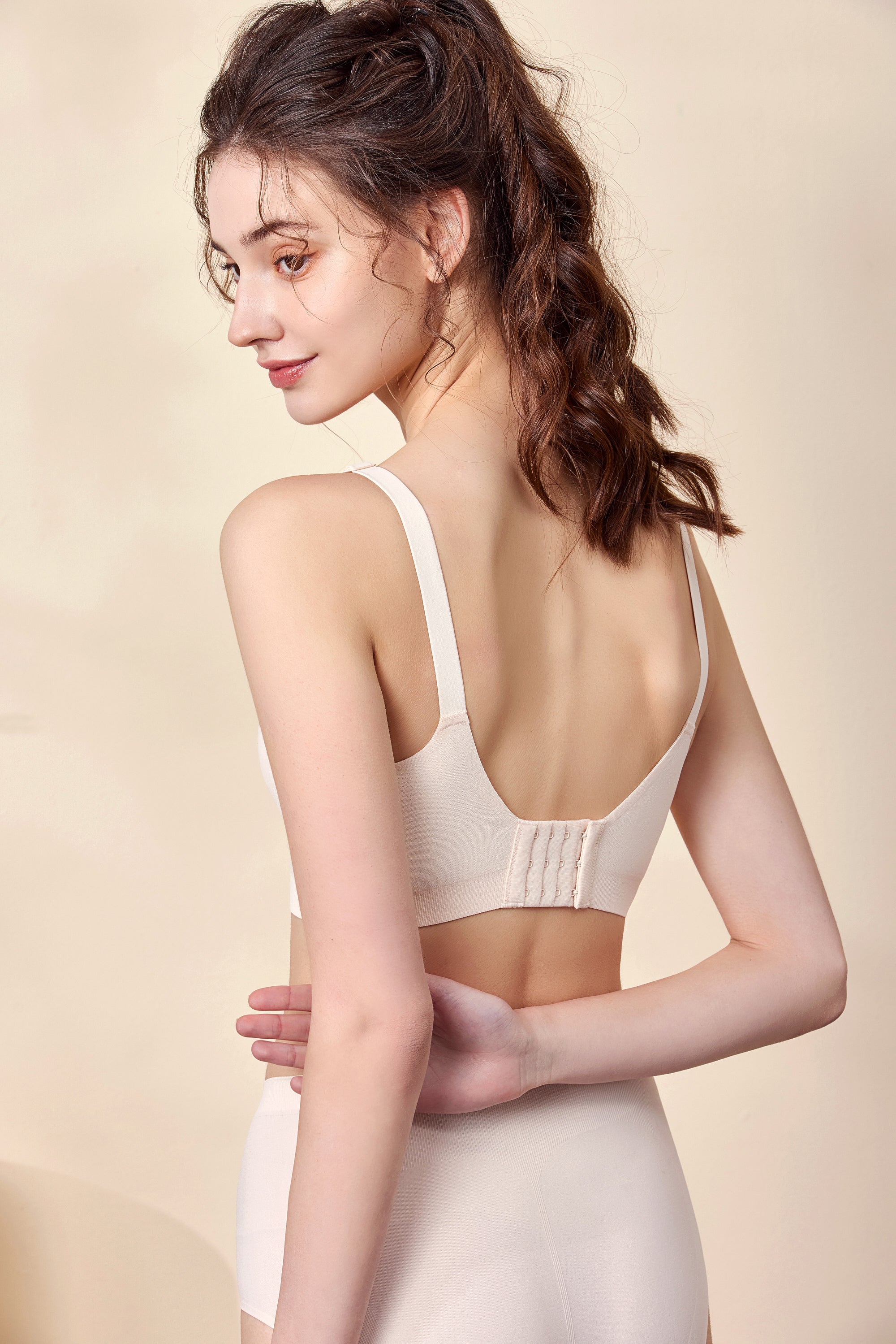 Smooth Wireless Bras for Women No Underwire Comfort Seamless Bra Lift V Neck Bralettes with Bra Extender