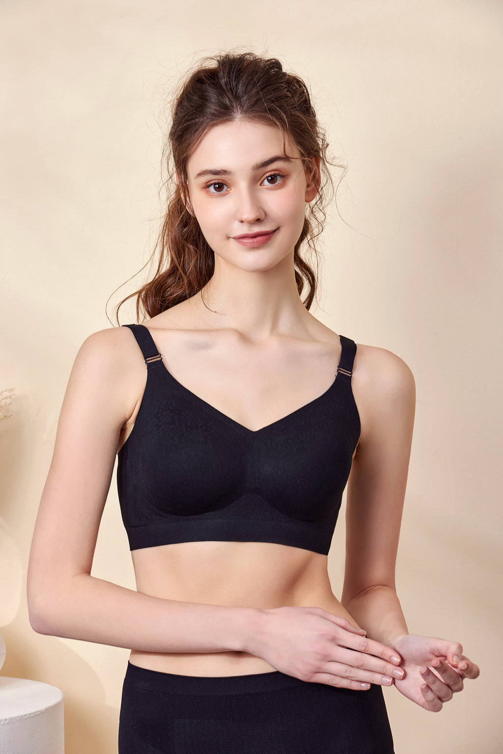 Smooth Wireless Bras for Women No Underwire Comfort Seamless Bra Lift V Neck Bralettes with Bra Extender