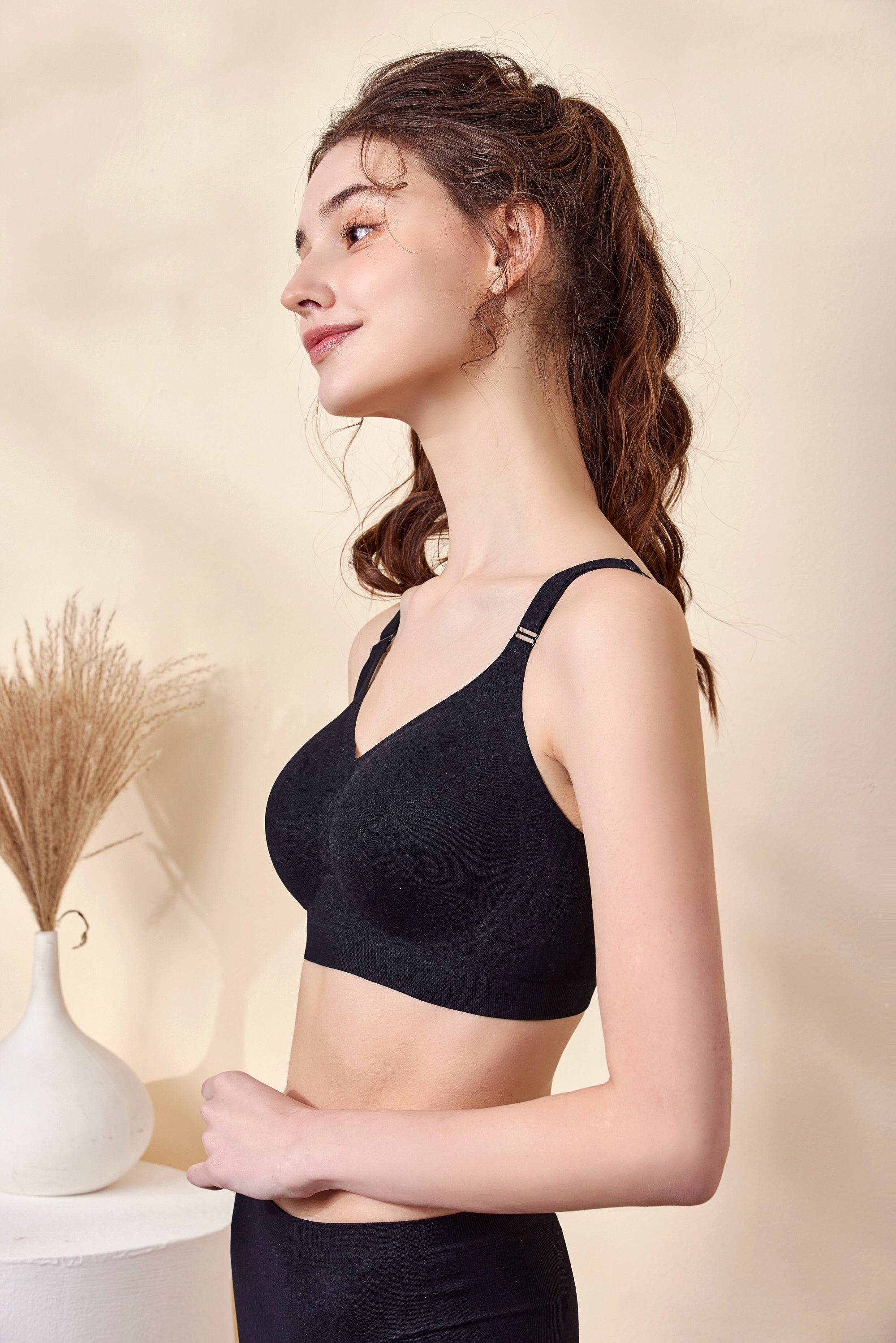 Smooth Wireless Bras for Women No Underwire Comfort Seamless Bra Lift V Neck Bralettes with Bra Extender